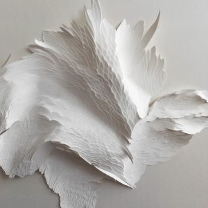 Angèle Guerre, plasticienne, 2019, « Grandes Mues » détails, dimensions 97 x 97 cm. Incisions au scalpel sur papier. Œuvres réalisées à l’Hôtel de Paris, Monaco.