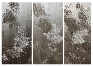 Angèle Guerre, plasticienne, avril 2024,  incisions sur papier et pigments 
iridescent & or jaune