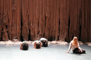 Février 2017 – Emilie Faïf crée la scénographie du spectacle de danse contemporaine de Marion Muzac « Ladies First ».