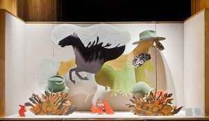 Automne 2016 – Emilie Faïf réalise les vitrines d’Automne de la Maison Hermès France sur le thème de «La Nature au galop». <br>Hermès Avenue Georges V Paris.