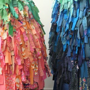 Printemps Haussmann – Fête du Printemps 2019. Ce mois d’avril, Emilie Faïf a été invitée à investir une vitrine du Printemps Haussmann d’une œuvre basée sur le thème du recyclage. Du 4 avril au 9 mai 2019. 