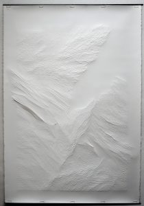 Angèle Guerre, artist, 2019, ” Tendre Texte “, dimensions 1m35 x 2m50. Papers incised with scalpel. 