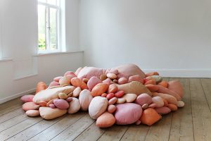 Emilie Faïf, visual artist, 2017, exhibition of the artworks “Spermatozoids” and “Mamelles”, Watou Art Festival, Belgium. An opportunity to rediscover “Spermatozoïdes” and “Mamelles”, two singular and organic installations by Emilie Faïf, presented here in pure and domestic spaces.