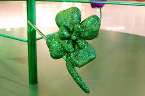 Christmas 2017 – Emilie Faïf’s creations combine the art of sewing and the search of the perfect fabric, to revamping the design of common forms and representations. “Lucky charms tree” – textile sculptures on a green chrome structure.