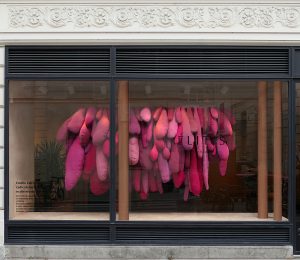 Emilie Faïf, plastic artist, September 2023, textile installation, recycled fabrics, Elitis, Paris. For this occasion, Emilie Faïf creates a new textile installation composed of a generous and joyful accumulation of organic forms.