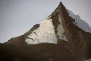 Juliette-Andréa Elie, A l’abri du vent, photographic print on Pergamano paper, drypoint sculpted reliefs, 2022, 30 cm x 40 cm, original piece