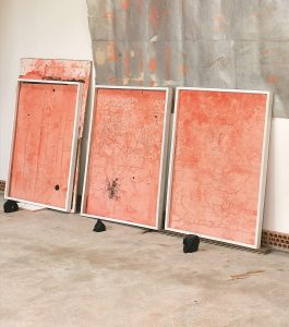 Nicolas d’Olce, Séquelles planétaires roses 2, 3, 4, plaster, fibreglass, acrylic resin, water-based dyes, pigments, 2022, 163 cm x 197 cm, original pieces