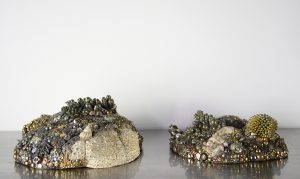 Eudes Menichetti, Méandrina 1 & 2, polyurethane resin, wood, various trinkets, 2023, 20 cm x 20 cm, original pieces