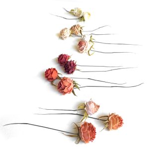 Valérie Henry – House of Talent, contemporary art sale. Mylinh Nguyen, Roses, ocre rouge, synthetic clay, 13 roses, 2022, 27 cm x 31 cm, original piece