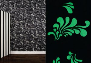 “Minipop” wallpaper, Collection Phosphowall – papier peint à encre phosphorescente. Ich&Kar’s Phosphowall a été élu lauréat du Wallpaperlab 2008 