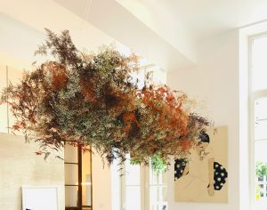 Marianne Guedin, vegetal installation, June 2021. Suspended cloud at the Amélie Maison d’Art Gallery.