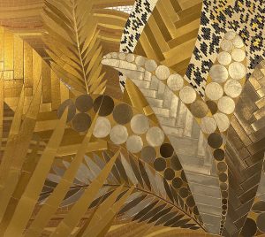 Mathilde Jonquière, mosaic artist, June 2022, 14m2 fresco for the Cartier store in Jeddah. This fresco, composed mainly of gold tesserae for the palm tree and vegetation and ochre and brown porcelain stoneware tesserae for the sand, is harmonised in warm tones reminding the light of the desert.