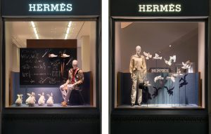 January 2018 – Hermès Swiss windows – House of games. Products and rabbits hatch games all together to make the passerby smile, invited to tag along in this monochrome worldn animated by shadows, dragging the people away from their day-to-day reality. 