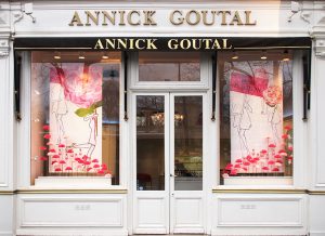 On the occasion of the launch of the new fragrance Rose Pompon, Soline d’Aboville designed the windows of all Annick Goutal’s boutiques.