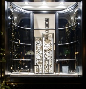 December 2014 – VACHERON CONSTANTIN –  This Christmas decor pays tribute to the expertise and the craftsmanship of Vacheron Constantin’s artisans. Boutique situated 2 rue de la Paix, Paris – International network.