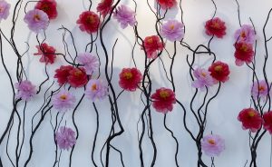 William Amor, upcycling artist, Pochet-Company-Puzzle Party, October 2019. Creation of three floral installations at the Monaco Fairmont Hotel, «Messenger Camelias”. Camelias made from recycled plastic bags, sailing ropes and fishing nets.
