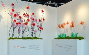 William Amor, upcycling artist, Pochet-Company-Puzzle Party, October 2019. Creation of three floral installations at the Monaco Fairmont Hotel, «Messenger Camelias & tulips flowerbed”. Camelias made from recycled plastic bags, sailing ropes and fishing nets & tulips made from sculpted plastic bottles lightly dyed. © photo Richard G.
