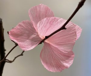 William Amor, upcycling artist, floral installation for the RSE day “Entrée en Matières”, Chanel, January 2020. Sakura cherry tree branch: height 2,30m. with wooden base, width 1m. 