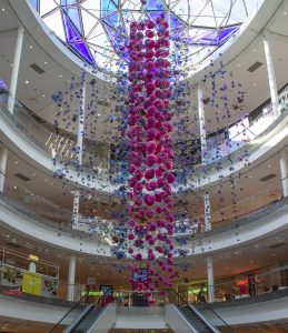 William Amor, upcycling artist, Floral installation “Les Bouteilles à la Mer”, Centre Beaugrenelle, Paris XV, from 7 April to 30 June 2022.