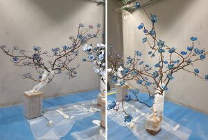 William Amor, upcycling artist, Creation of the five sculptures “Métamorphoses arborescentes” made from plastic waste for Havas, Paris, December 2022. Trees packaged for transport
