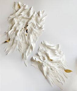 Valérie Henry – House of Talent, vente d’œuvres d’art contemporaines. Angèle Guerre, Nu orné XI, papier incisé au scalpel et feuilles d’or, 2024, 1 750 cm x 1 500 cm, pièce unique