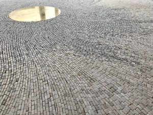 Mathilde Jonquière, artiste mosaïste, septembre 2021, sol en mosaïque 30m2, résidence privée, Genève. 