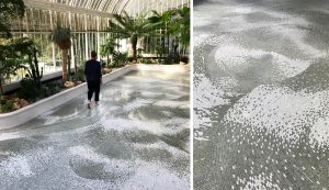 La paysagiste Claire Munier dans le jardin d’hiver du château de Bagnolet à Cognac. Mathilde Jonquière y a créé un sol en mosaïque de marbre vert. 