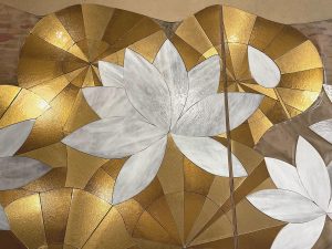 Mathilde Jonquière, artiste mosaïste, mai 2023, fresque originale en mosaïque de 13m2 pour la boutique Cartier à Hangzhou.