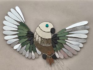 Mathilde Jonquière, artiste mosaïste, septembre 2026, fresque en mosaïque de 200 x 89,67 cm pour le film Cartier Fauna, La Panthère et les Inséparables. © Publicis Luxe, © Elsa Muse