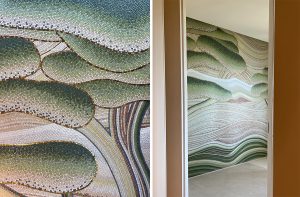 Mathilde Jonquière, artiste mosaïste, février 2026, fresque en mosaïque Paysage, 2,80 m x 3,70 m, résidence privée Moon River, Théoule-sur-mer 