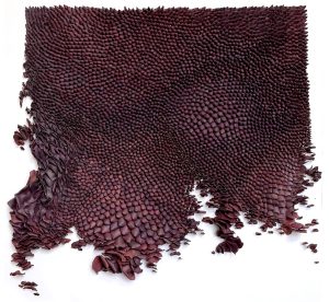Mylinh Nguyen, sculptrice, 2023, « Roses? Pourpres », argile synthétique, dimensions 52 x 47 cm. Roses ? On est bien peu de choses est un projet de recherche en modelage mené en résidence à la Villa Médicis et autour des couleurs de la ville de Rome.