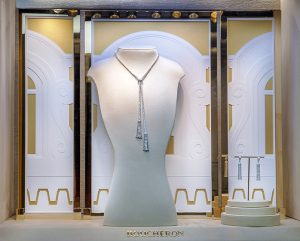 Printemps 2016 -Boucheron – Mains de lumière – Décors de vitrines du réseau international.