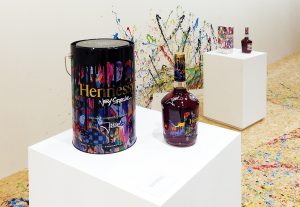 2017 – Soline d’Aboville réalise la scénographie de l’exposition dédiée à la collaboration de la maison Hennessy avec le street artist JonOne sur l’édition limitée 2017 Hennessy Very Special. Exposition du 27 juin au 30 octobre 2017, 8 rue de de la Richonne, Cognac. 