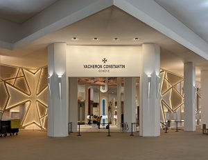 Soline d’Aboville, scénographe, avril 2026, création de décors de vitrines pour Vacheron Constantin, Salon Watches & Wonders 2026, Genève. L’agence Parti Pris sollicite Soline d’Aboville pour une nouvelle création pour Vacheron Constantin.