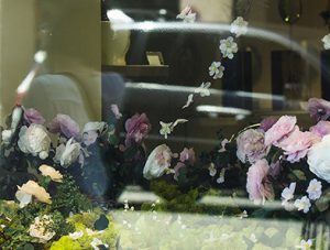 CHRISTIAN DIOR-MUSÉE DES ARTS DÉCORATIFS, Paris – Installation ‘Jardin de Granville’ – Installation dans la vitrine de la boutique, 2017.